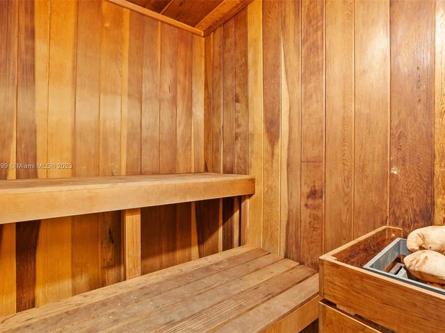 500 Bayview Dr # 728, Sunny Isles Beach FL 33160