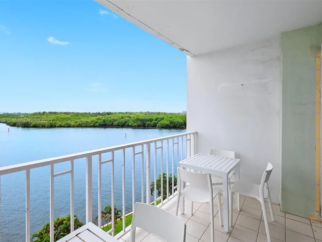 500 Bayview Dr # 728, Sunny Isles Beach FL 33160