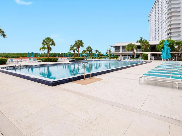 500 Bayview Dr # 728, Sunny Isles Beach FL 33160