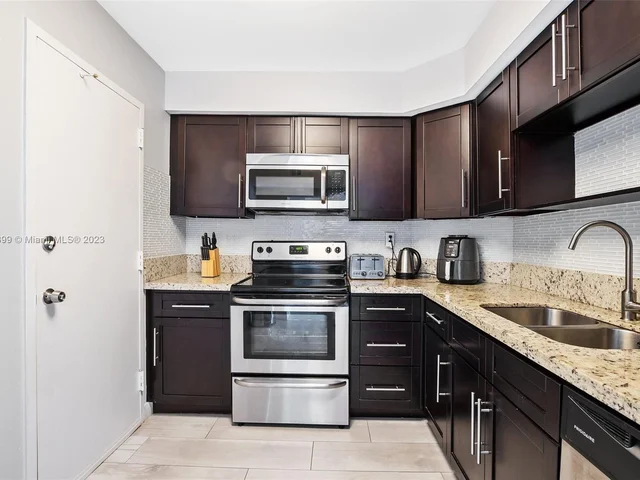 500 Bayview Dr # 728, Sunny Isles Beach FL 33160