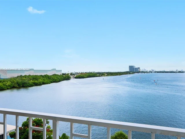 500 Bayview Dr # 728, Sunny Isles Beach FL 33160