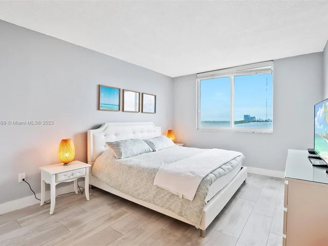 500 Bayview Dr # 728, Sunny Isles Beach FL 33160