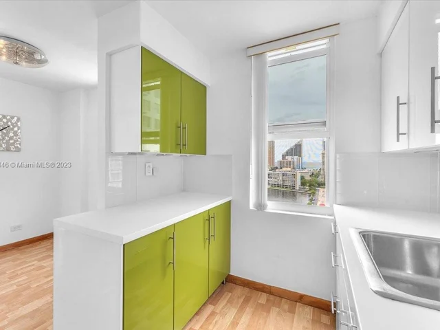 301 174th St # 1818, Sunny Isles Beach FL 33160