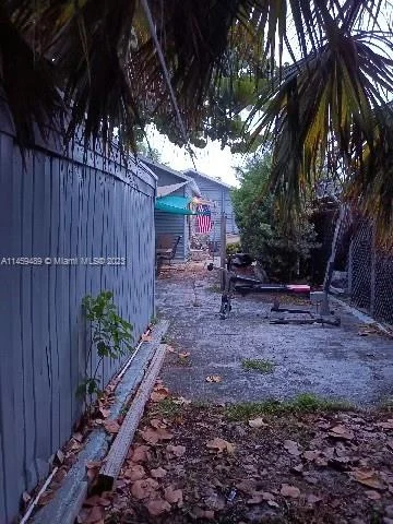 609 N M St, Lake Worth FL 33460