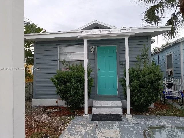 609 N M St, Lake Worth FL 33460