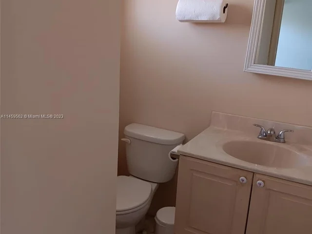 100 Berkley Rd # 108, Hollywood FL 33024