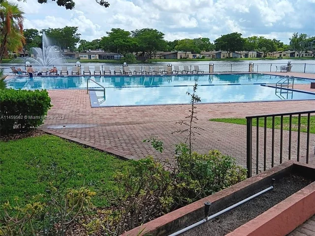 100 Berkley Rd # 108, Hollywood FL 33024