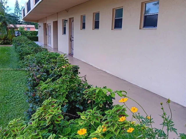 100 Berkley Rd # 108, Hollywood FL 33024