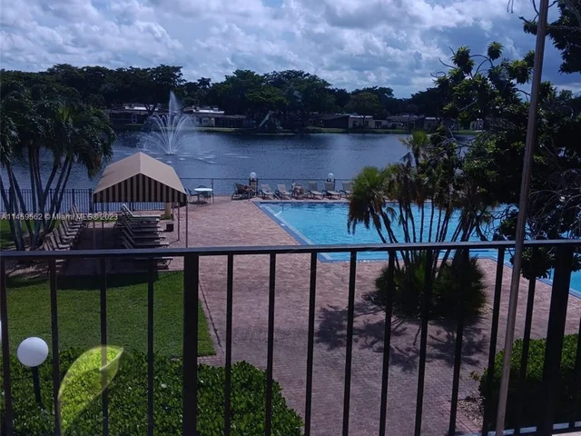 100 Berkley Rd # 108, Hollywood FL 33024