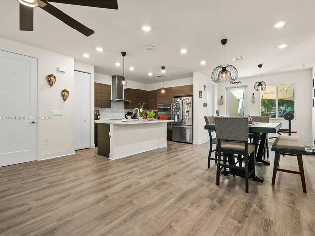 10450 NW 67th St, Doral FL 33178