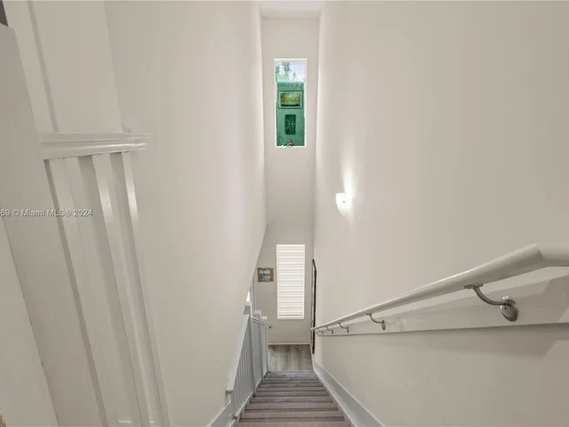 10450 NW 67th St, Doral FL 33178