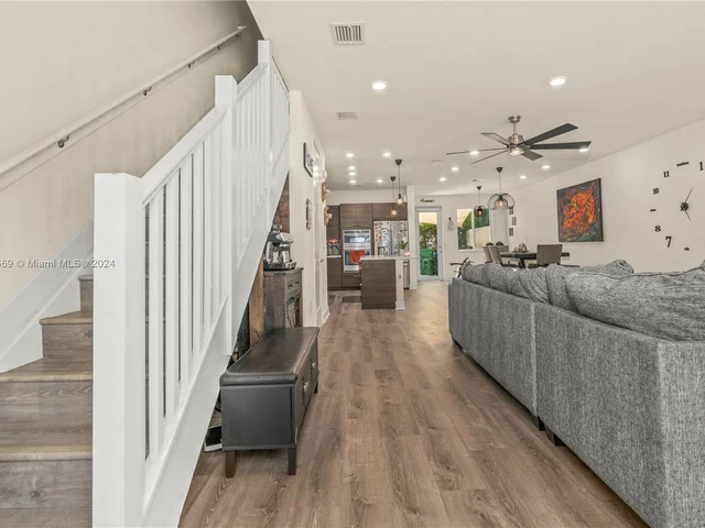 10450 NW 67th St, Doral FL 33178