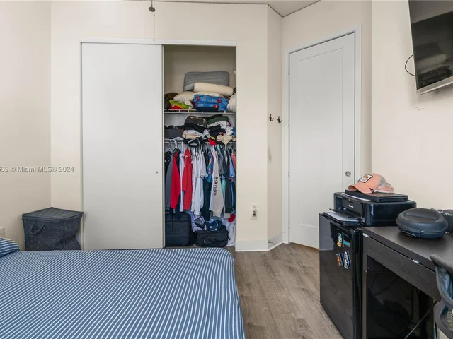 10450 NW 67th St, Doral FL 33178