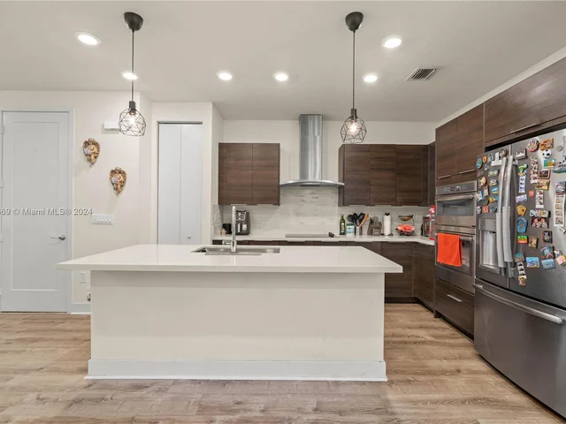 10450 NW 67th St, Doral FL 33178