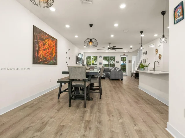 10450 NW 67th St, Doral FL 33178