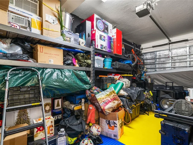 10450 NW 67th St, Doral FL 33178