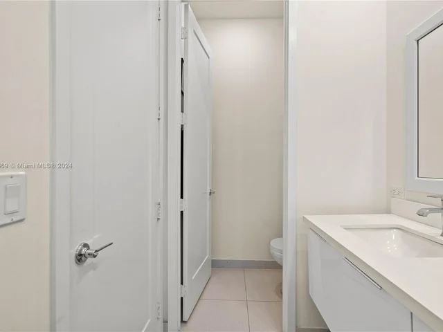 10450 NW 67th St, Doral FL 33178