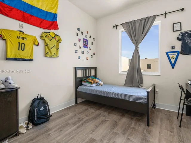 10450 NW 67th St, Doral FL 33178