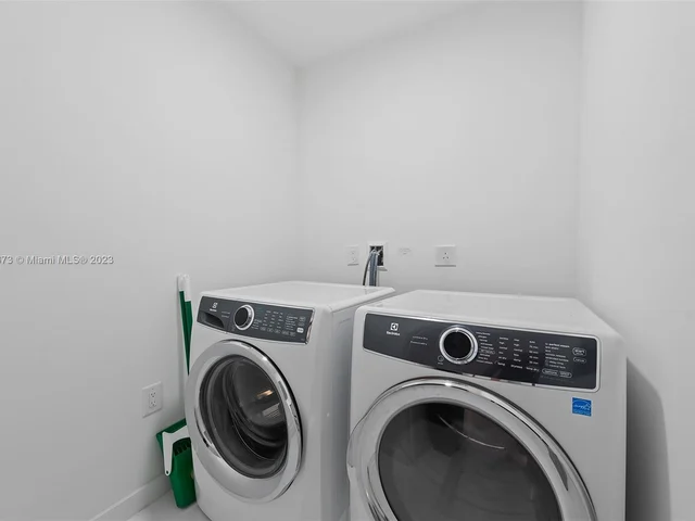 851 NE 1st Ave # 3508, Miami FL 33132