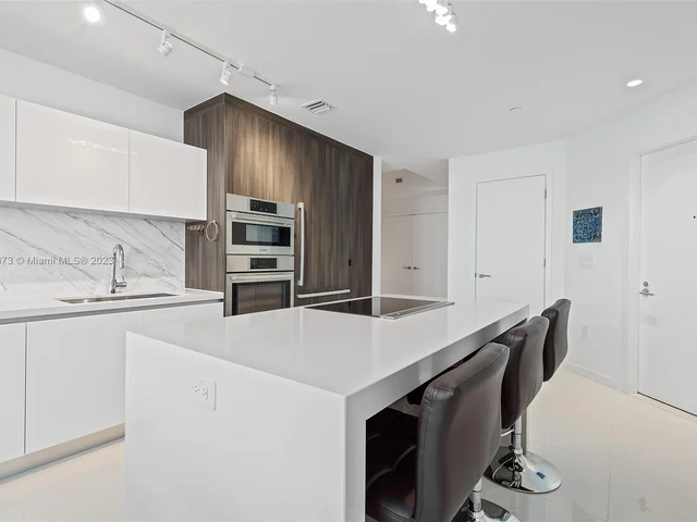 851 NE 1st Ave # 3508, Miami FL 33132