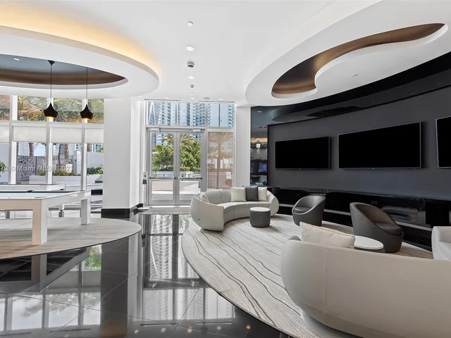 851 NE 1st Ave # 3508, Miami FL 33132