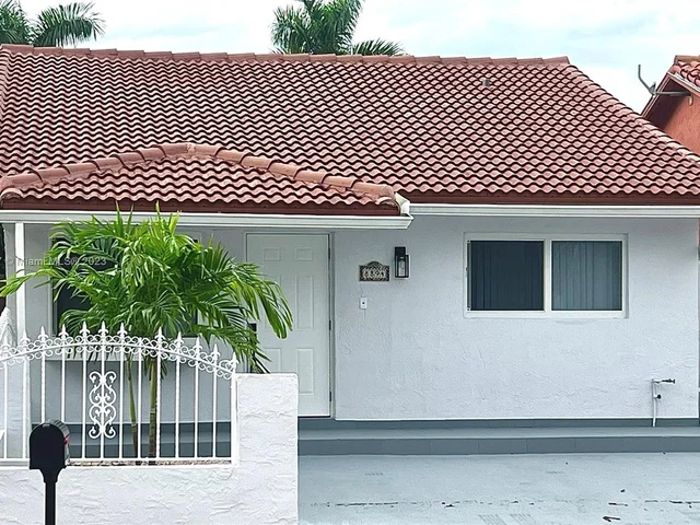 8894 NW 116th St, Hialeah Gardens FL 33018
