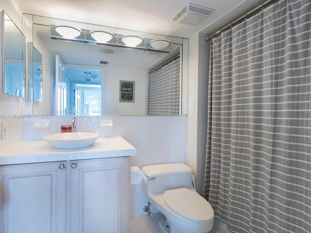 400 S Pointe Dr # 2010, Miami Beach FL 33139