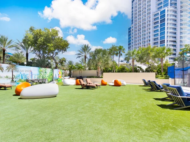 400 S Pointe Dr # 2010, Miami Beach FL 33139