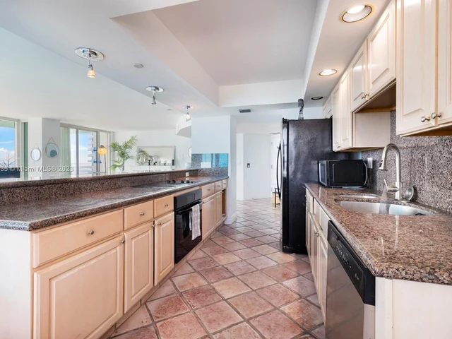 400 S Pointe Dr # 2010, Miami Beach FL 33139