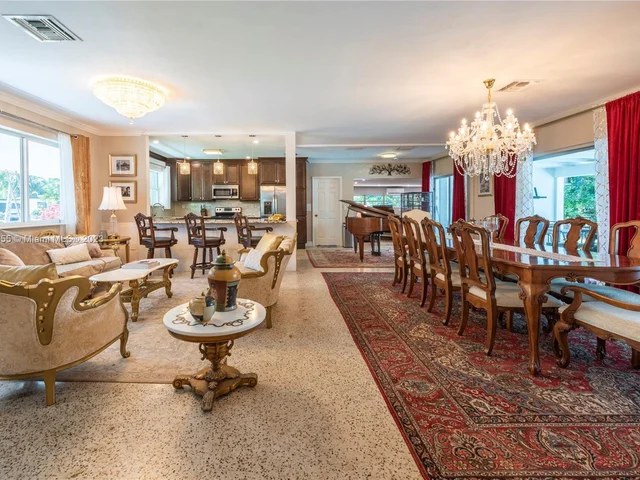 14600 N Spur Dr, Miami FL 33161