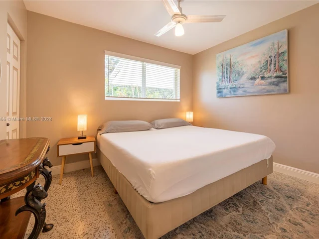 14600 N Spur Dr, Miami FL 33161