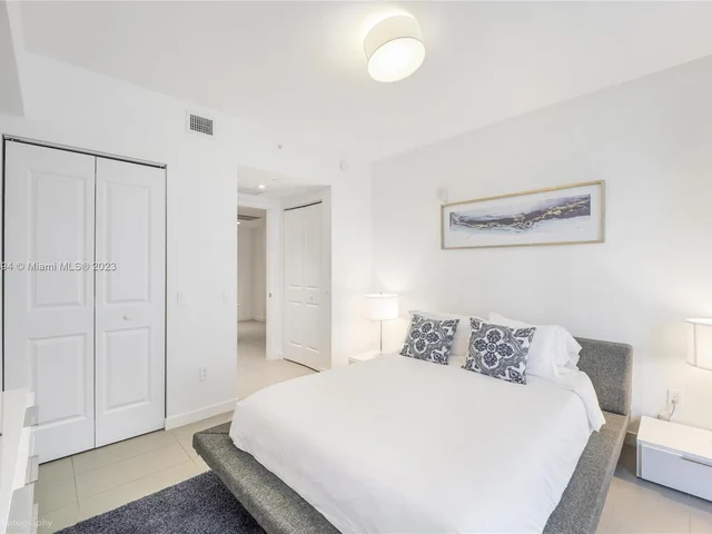 1600 NE 1st Ave # 2018, Miami FL 33132