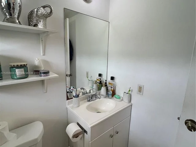 851 Meridian Ave # 42, Miami Beach FL 33139