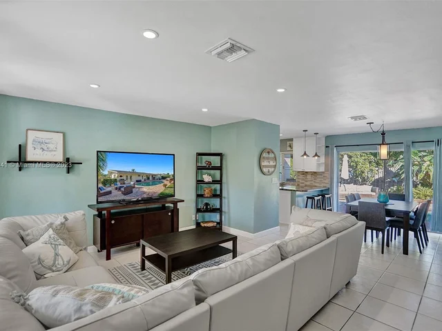 2211 NE 61st Ct, Fort Lauderdale FL 33308