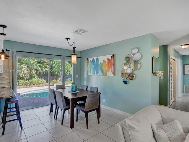 2211 NE 61st Ct, Fort Lauderdale FL 33308