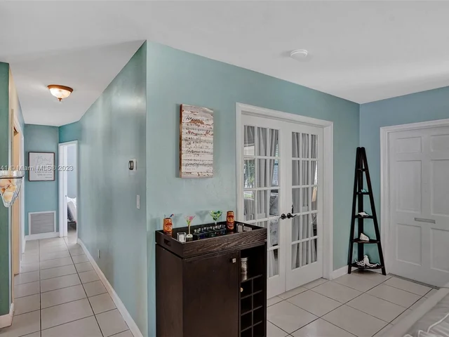 2211 NE 61st Ct, Fort Lauderdale FL 33308