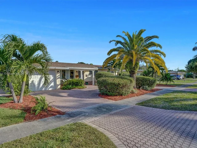 2211 NE 61st Ct, Fort Lauderdale FL 33308