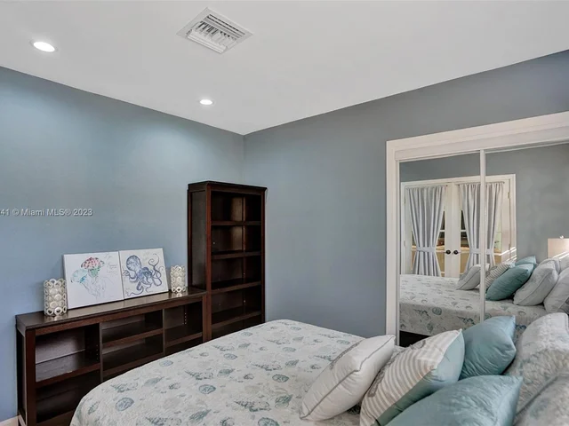 2211 NE 61st Ct, Fort Lauderdale FL 33308