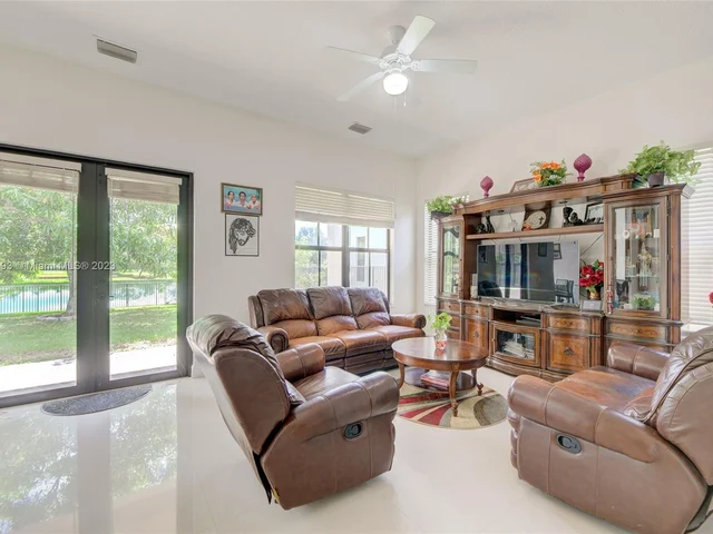 3725 NW 85th Ter, Cooper City FL 33024