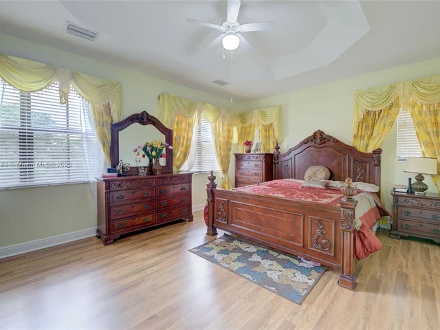 3725 NW 85th Ter, Cooper City FL 33024