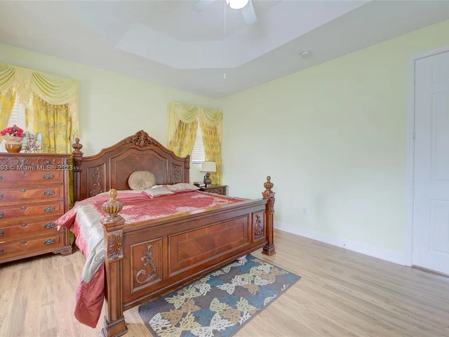 3725 NW 85th Ter, Cooper City FL 33024