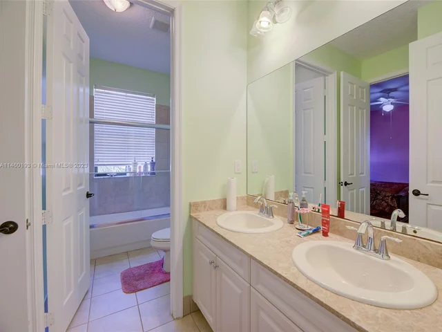 3725 NW 85th Ter, Cooper City FL 33024