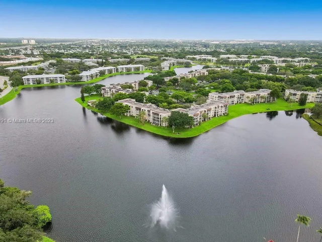 1532 Whitehall Dr # 403, Davie FL 33324
