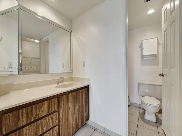 1532 Whitehall Dr # 403, Davie FL 33324