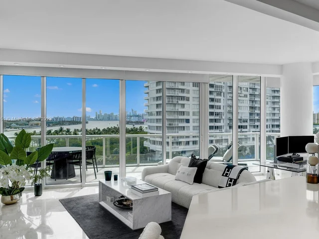 100 S Pointe Dr # 701, Miami Beach FL 33139