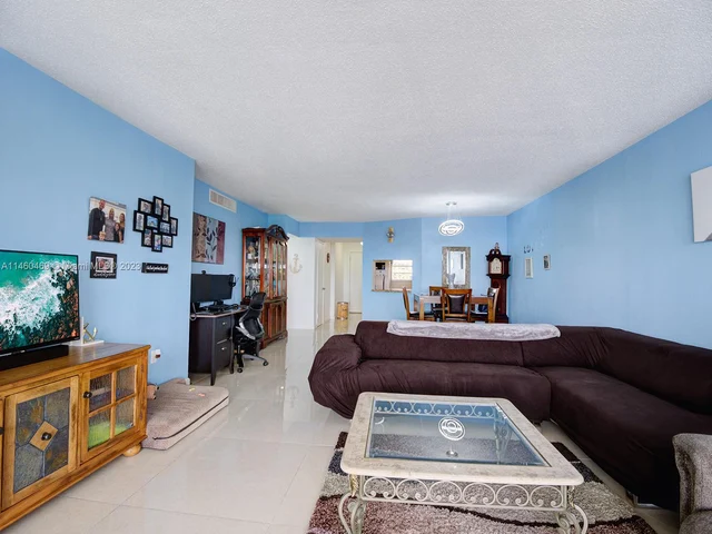 1750 NE 191st St # 4, Miami FL 33179