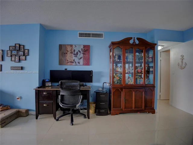 1750 NE 191st St # 4, Miami FL 33179