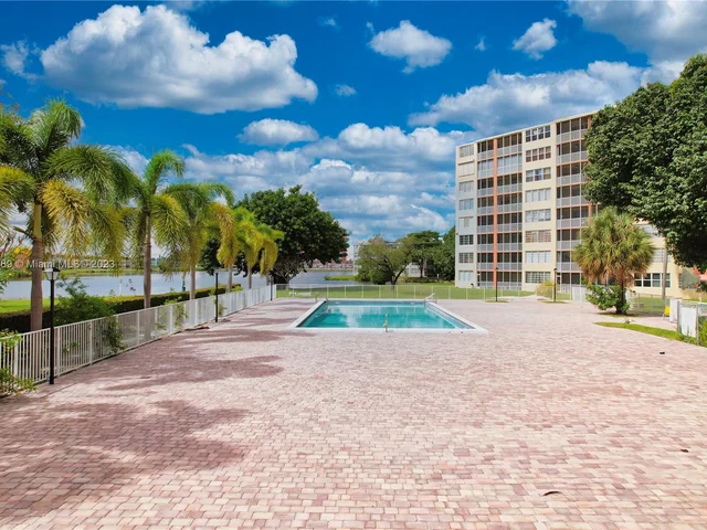 1750 NE 191st St # 4, Miami FL 33179