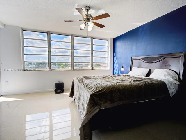 1750 NE 191st St # 4, Miami FL 33179