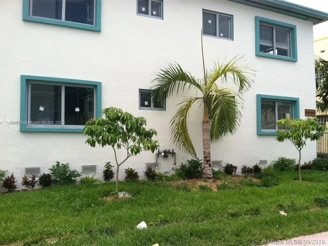 820 15th St, Miami Beach FL 33139